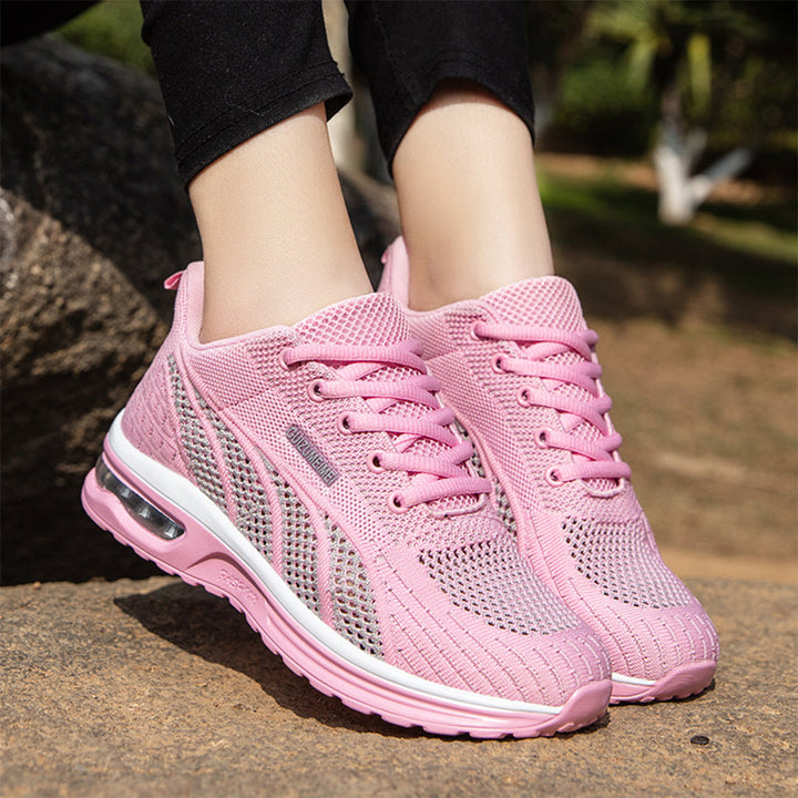 Roze dames sneakers met ademend mesh, comfortabele zool en vetersluiting, ideaal voor hardlopen en casual gebruik. Sportieve schoenen voor dames.