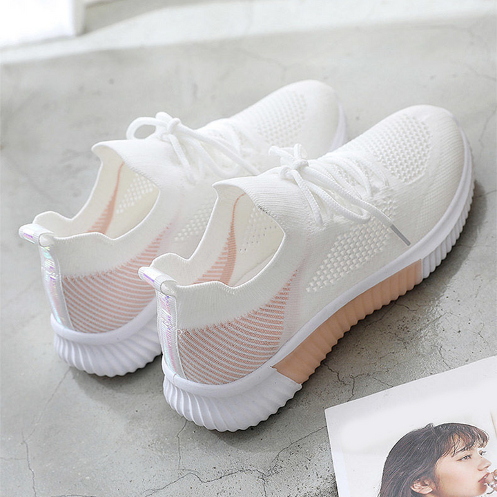 Witte en roze sportschoenen met ademend mesh ontwerp, ideaal voor hardlopen en fitness. Comfortabele sneakers voor dames, trendy en lichtgewicht.