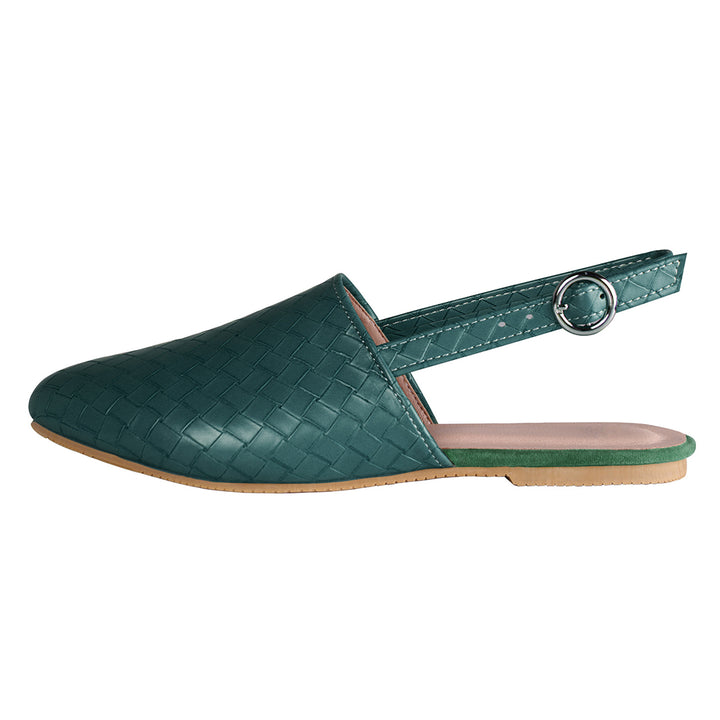 Groene geweven leren damesschoen met open hiel en verstelbare riem. Stijlvolle en comfortabele slipper voor dagelijks gebruik.