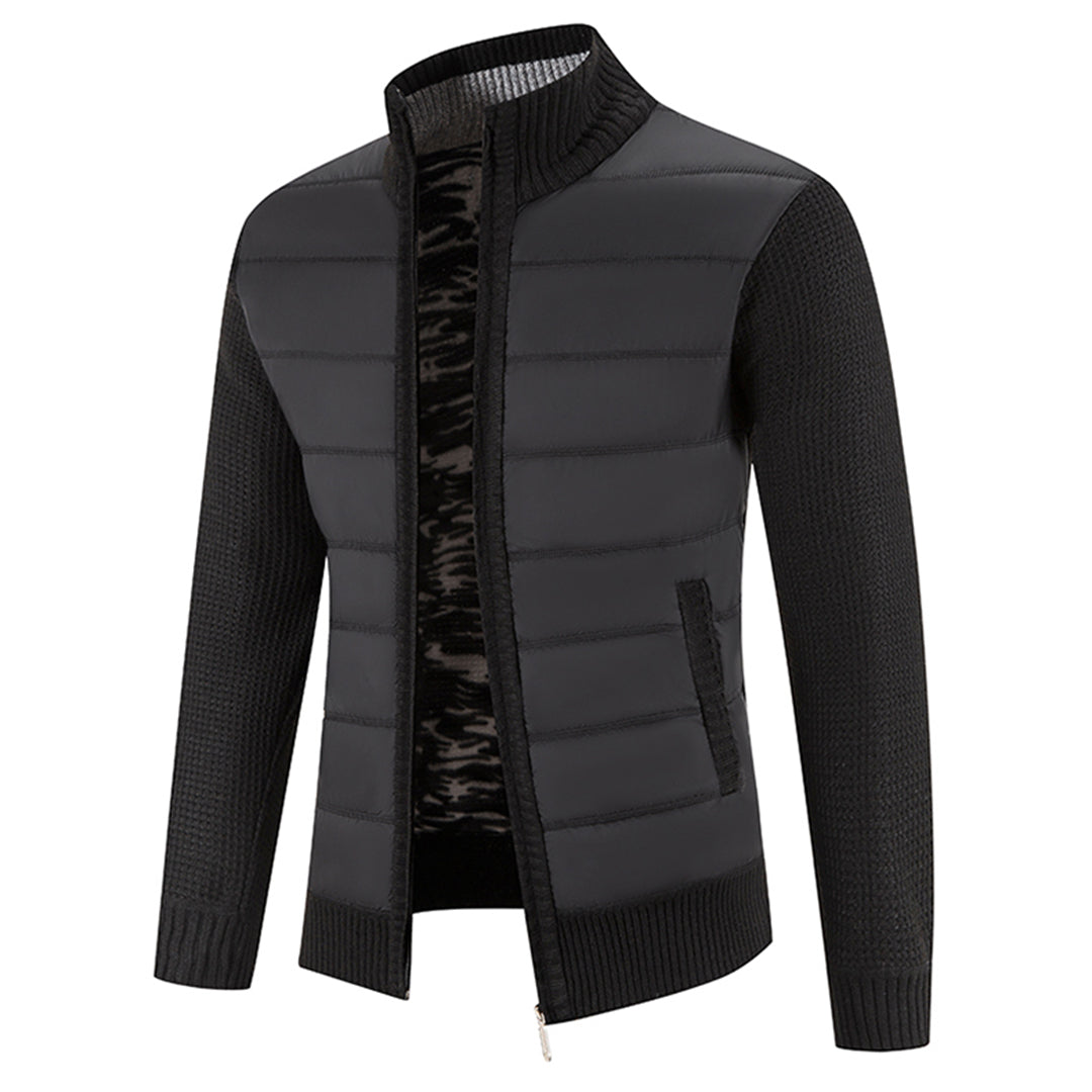 Zwarte herenjas met gewatteerde voorkant en gebreide mouwen, ritssluiting, casual wintermode, stijlvolle herenkleding, warme jas.