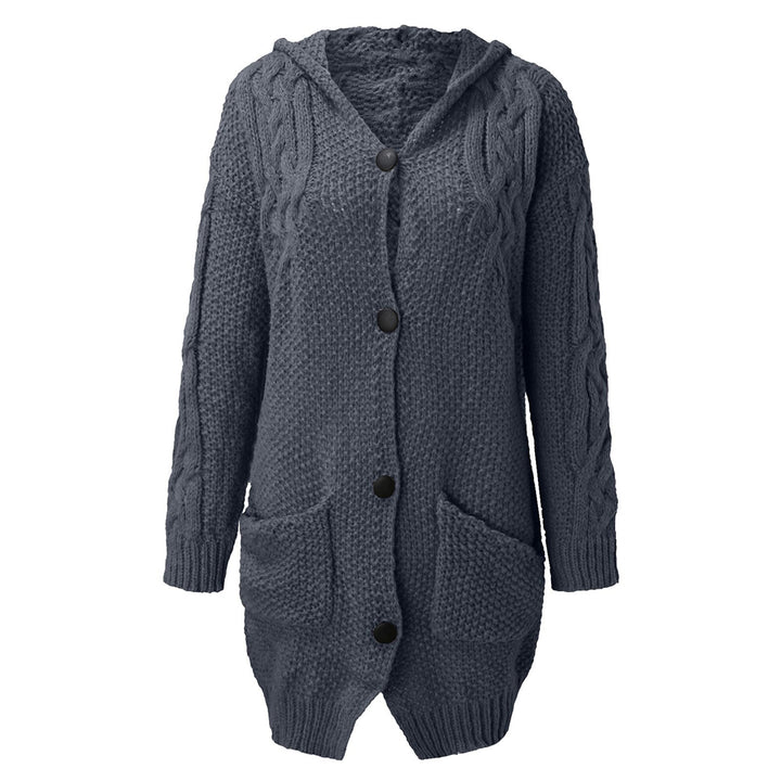 Grijze gebreide damesvest met capuchon, kabelpatroon en knopen. Comfortabel en stijlvol, perfect voor herfst- en wintermode.