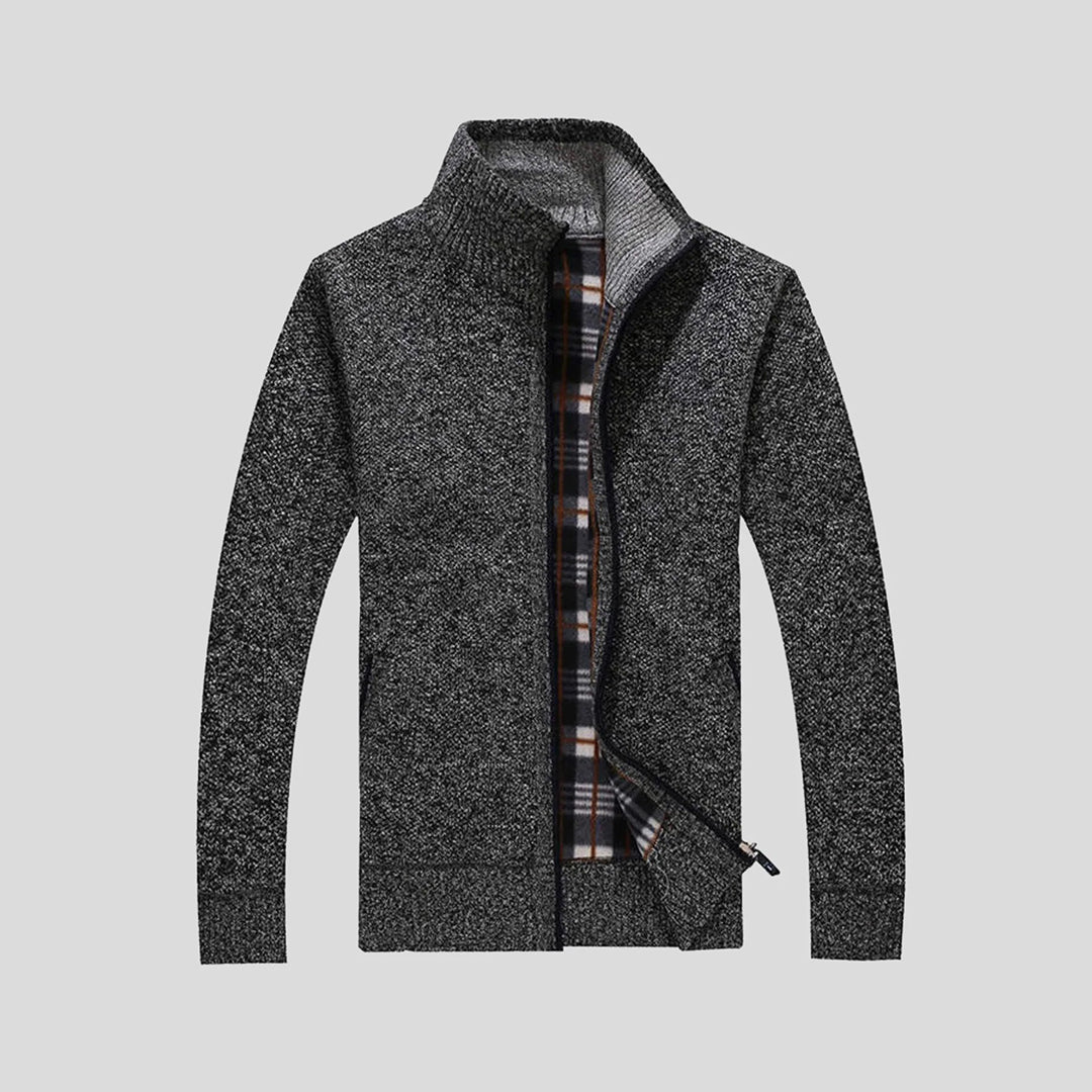 Grijze gebreide herenvest met rits, geruite voering en opstaande kraag. Stijlvolle en warme winterkleding voor casual en formele gelegenheden.