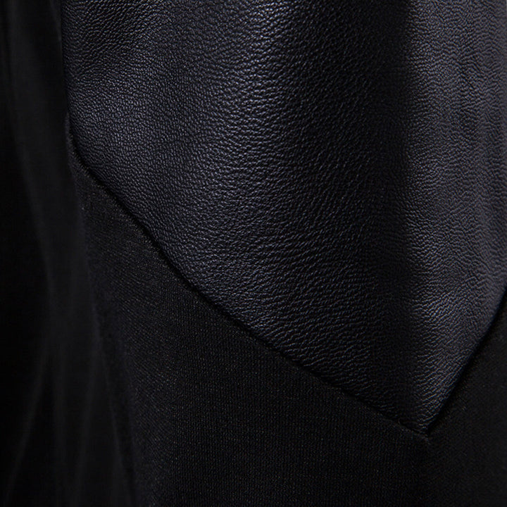 Zwart leren jas detail, close-up van textuur en materiaal. Hoogwaardige mode, duurzaam leer, stijlvolle kleding. Perfect voor herfst- en wintermode.
