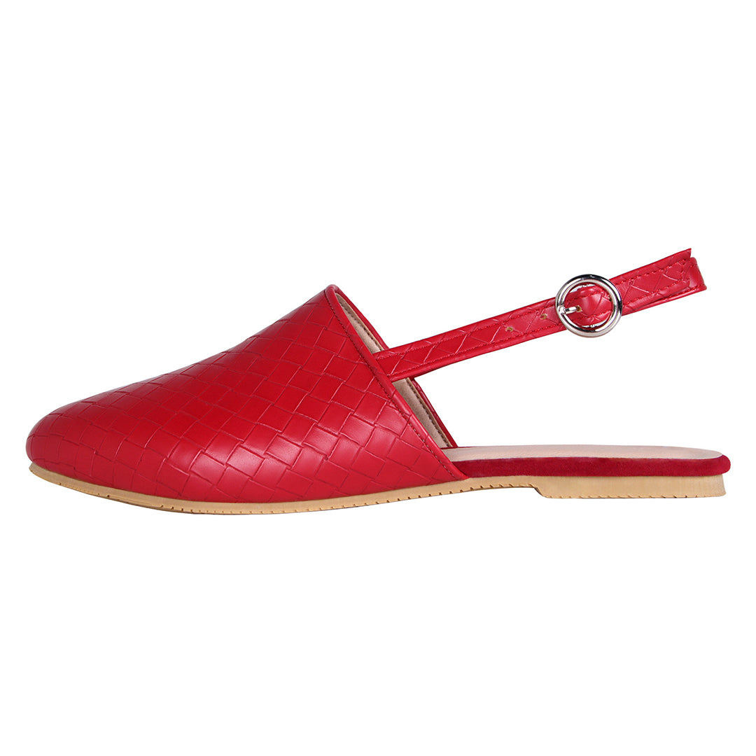 Rode damesschoen met geweven patroon, platte zool en verstelbaar enkelbandje. Stijlvolle slingback voor casual en formele gelegenheden.