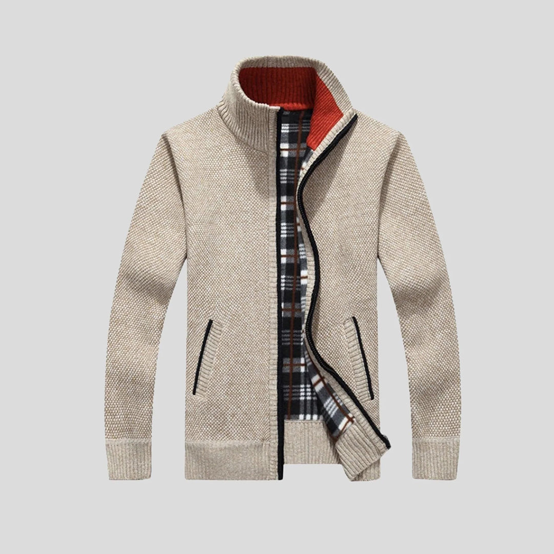 Beige herenvest met rits, geribbelde kraag en geruite voering. Stijlvol en warm, ideaal voor casual en formele gelegenheden.