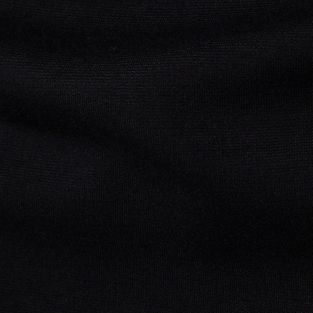 Zwarte katoenen stof close-up, textuur en weefsel zichtbaar. Ideaal voor kleding, naaiprojecten en interieurdecoratie. Hoogwaardige textielmaterialen.