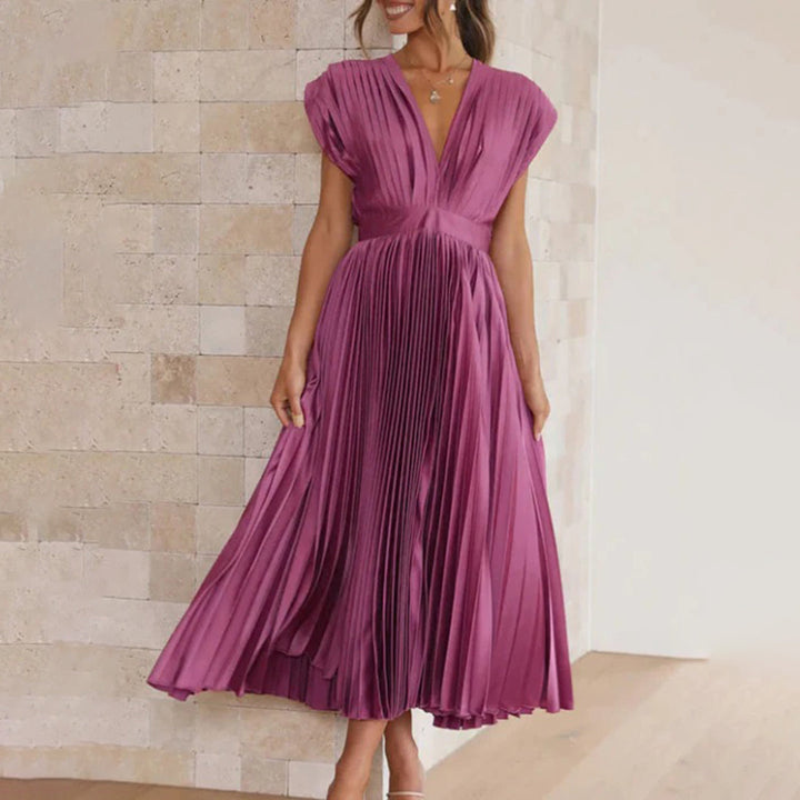 Paarse geplooide jurk met V-hals en korte mouwen, elegante avondjurk voor dames, perfect voor feestjes en speciale gelegenheden.