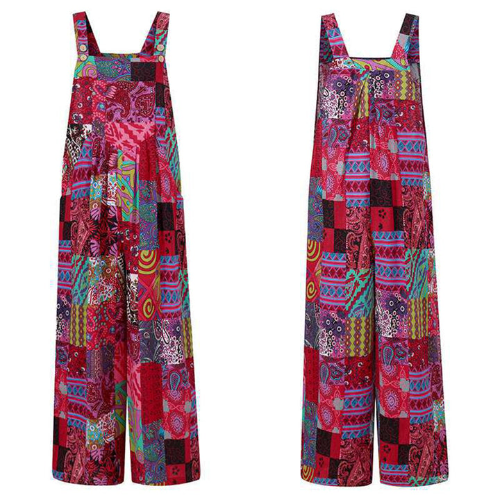 Rode patchwork jumpsuit met kleurrijke etnische patronen, wijde pijpen en verstelbare schouderbanden. Ideaal voor bohemian zomerstijl.