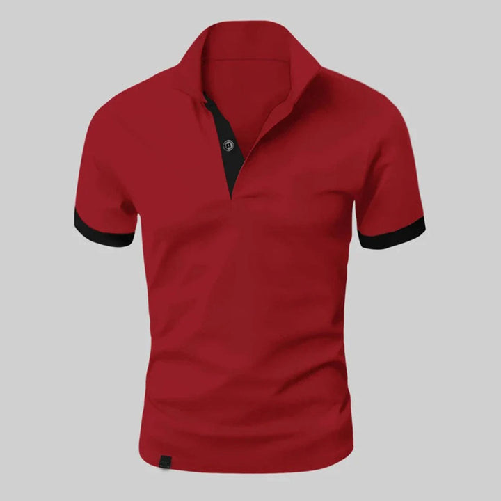 Rode polo met zwarte kraag en mouwboorden, herenmode, casual stijl, korte mouwen, comfortabele pasvorm, geschikt voor dagelijks gebruik.
