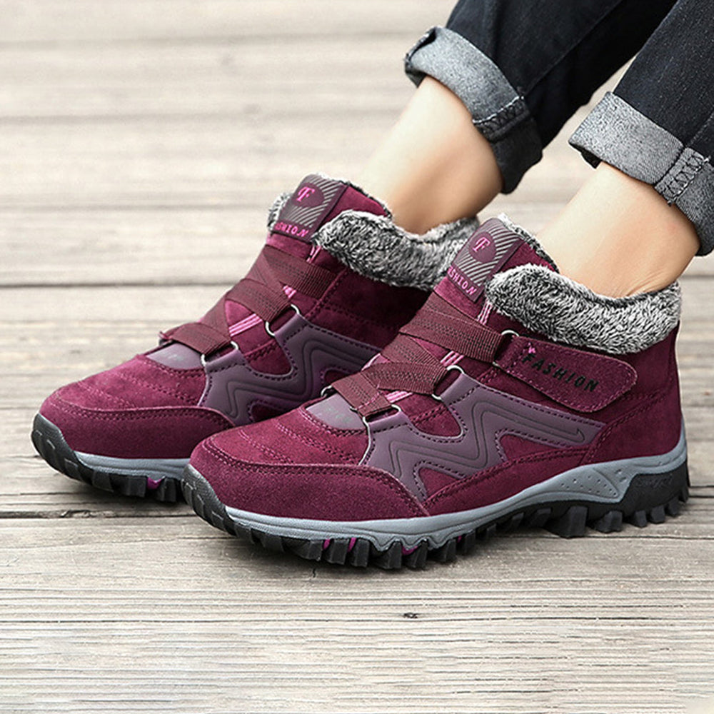 Rode winterlaarzen voor dames met bontvoering, waterdicht en antislip zool, ideaal voor wandelen en outdoor activiteiten. Comfortabele en modieuze schoenen.