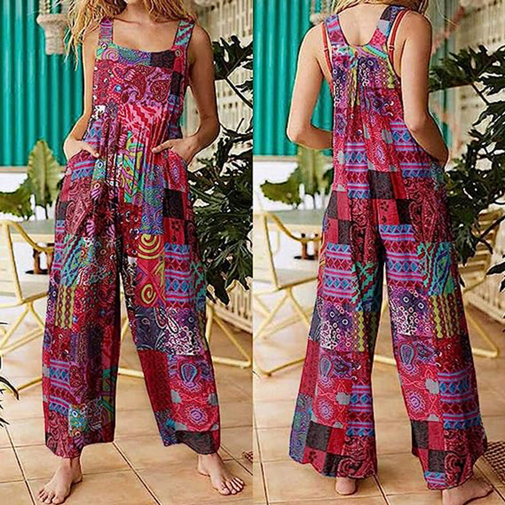 Vrouw in kleurrijke bohemian jumpsuit met etnisch patroon, wijde pijpen en zakken, ideaal voor zomer en festival, modetrend 2023.