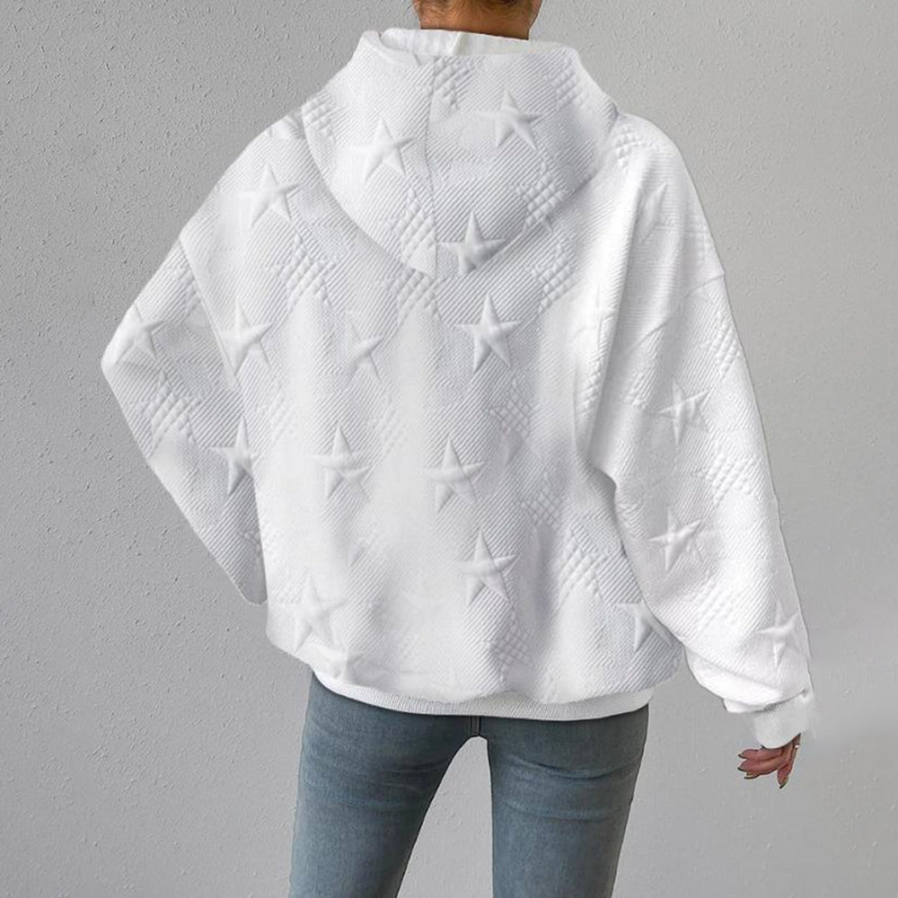 Witte oversized hoodie met sterpatroon, damesmode, comfortabele casual kleding, trendy streetwear, zachte stof, achteraanzicht.