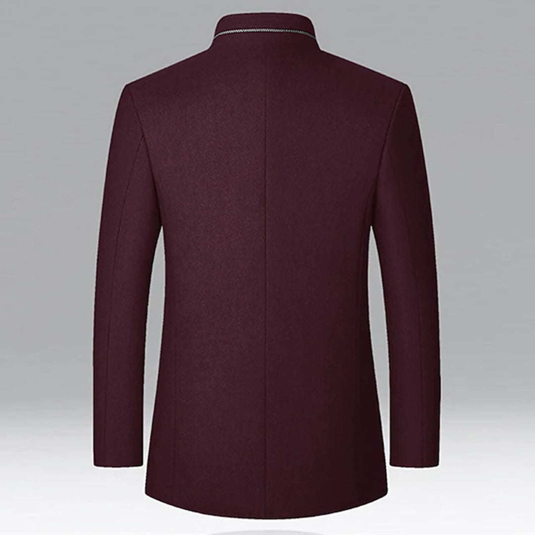 Bordeauxkleurige herenblazer, achterkant, elegant ontwerp, geschikt voor formele gelegenheden, hoogwaardige stof, stijlvolle herenkleding.